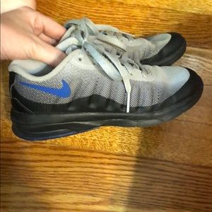 EUC Grey and black boys Nike shoes